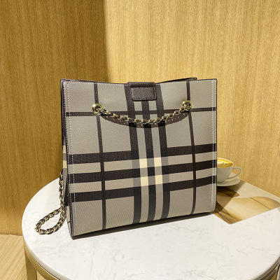 MKJ时尚女包2023新款时尚百搭潮格子链条大包公文托特包手提包单肩ins高级感小众设计
