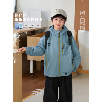 童酷男童秋季新款时髦防水宝宝冲锋衣字母印花连帽儿童外套潮