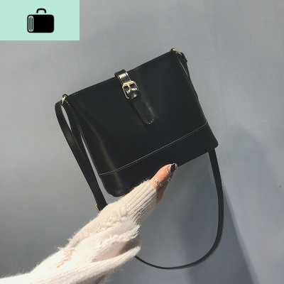 ulzzang斜挎水桶包包女2020春夏新款复古油皮ins超火包小包单肩包NEW LAKE女士单肩包