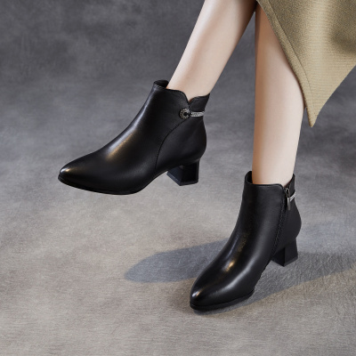 年秋冬新款羊皮靴子女时装靴加绒真皮尖头短靴粗高跟水钻皮靴