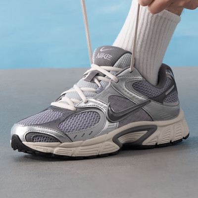 耐克(NIKE)男鞋新款复古 V5 RNR 缓震透气运动休闲老爹鞋HJ5228-003 ZP