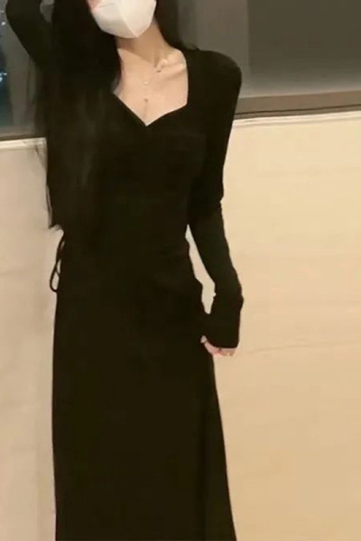 法式V领黑色长袖连衣裙女春秋季新款高级感收腰显瘦纯色打底长裙