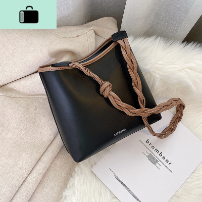 高级感包包洋气质感水桶包女包春夏新款2020潮韩版斜挎包百搭insNEW LAKE女斜挎包