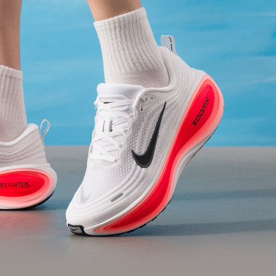 耐克(NIKE)男鞋新款VOMERO PLUS跑鞋缓震轻便运动鞋透气低帮跑步鞋HV8150-100 ZP