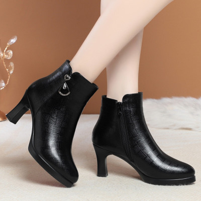 短靴女秋冬季新款尖头百搭加绒高跟女靴防水台不累脚中年女士靴子
