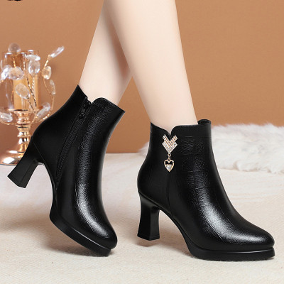 高跟短靴女秋冬新款防水台舒适不累脚女士尖头细跟棉靴中年皮鞋女