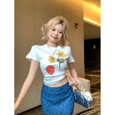 白色花朵印花圆领短袖T恤女2025夏季修身设计感韩系修身正肩上衣