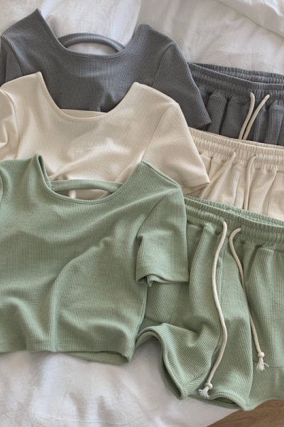 修身简约运动套装女夏季松紧腰短裤紧身短袖T恤女两件套休闲女装