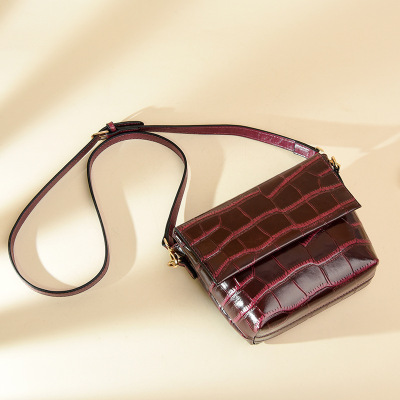 女包2022新款时尚压纹复古气质妈妈包大容量单肩斜挎包小包