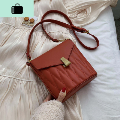 高级感女包包2020新款潮韩版斜挎包百搭ins时尚水桶包褶皱包个性NEW LAKE女斜挎包