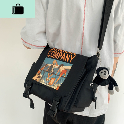 日系潮牌斜挎包男女学生单肩包街头潮流韩版森系动漫挎包女邮差包NEW LAKE