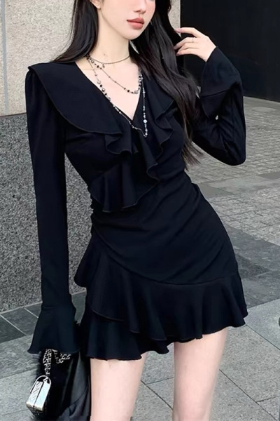 设计感荷叶边V领连衣裙女秋冬新款气质修身显瘦收腰a字包臀短裙子