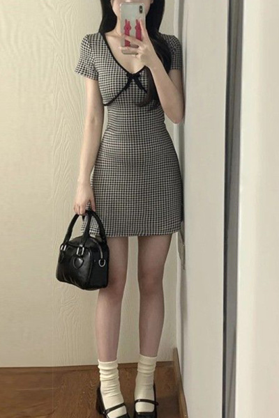法式v领蝴蝶结格纹连衣裙子女装夏季新款纯欲风辣妹收腰包臀短裙