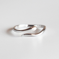 灵动小蛇S925纯银光面亮面戒指女指环学生手工韩版气质银饰女送女朋友老婆情人节七夕生日礼物