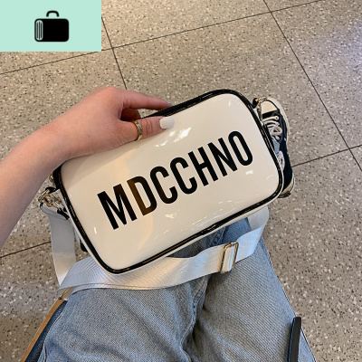 ins超火小包包女2020新款韩版休闲夏季宽带斜跨包个性手拿斜跨包NEW LAKE女手包