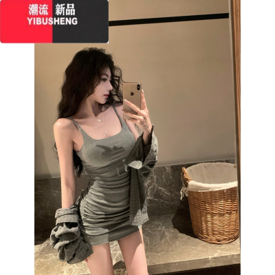 YIBUSHENG纯欲风连衣裙辣妹带胸垫灰色吊带裙女季抽褶收腰包臀裙修身短裙