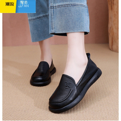 聚范软面软底小白鞋2024年春季妈妈鞋平底舒适防滑中年浅口单鞋女