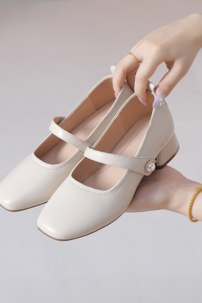 低跟洋气单鞋女真皮软底中老年妈妈鞋24春秋款舒适不累脚防滑配裙