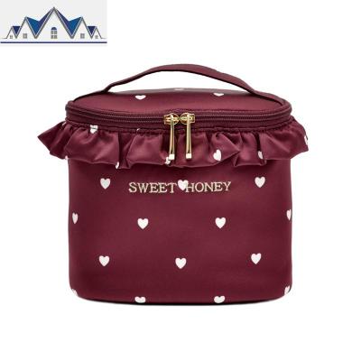 甜美爱心花边立体化妆包旅行收纳便携小号手提化妆包桶包大小可选 三维工匠收纳包