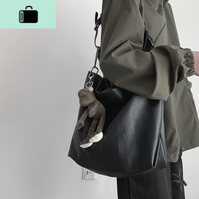 2020新款潮秋冬单肩斜挎百搭ins高级感韩版黑色大容量水桶包包女NEW LAKE女斜挎包