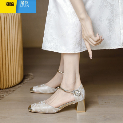 聚范复古方头高跟鞋女中空2024夏季新中式国风旗袍单鞋粗跟包头凉鞋女