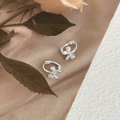 s925纯银蝴蝶结耳扣气质甜美学生耳钉女款小众设计感时尚配饰送女朋友老婆情人节七夕生日礼物