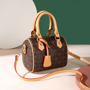 MKJ 欧美时尚手提包包2023新款潮波士顿枕头包经典百搭水桶包真皮斜挎单肩包女小包 杏色小号+礼盒包装发货