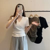 白色交叉v领短袖T恤夏季新款韩系设计感褶皱短款T恤别致纯色上衣