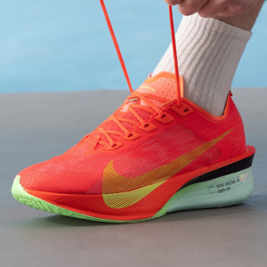 耐克(NIKE)男鞋新款VAPORFLY4 ZOOMX缓震透气专业竞速马拉松跑步鞋HF6414-600 ZP