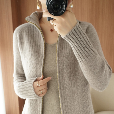 2021新款羊绒拉链翻领针织开衫外套女春秋宽松慵懒风外穿毛衣外搭
