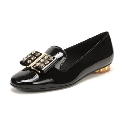 FERRAGAMO菲拉格慕女士SARNO系列漆皮花卉造型鞋跟铆钉蝴蝶结平底鞋0693189