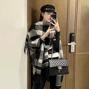 啄木鸟2025新款咖色格子披肩女秋冬季韩系百搭高级感保暖斗篷围巾