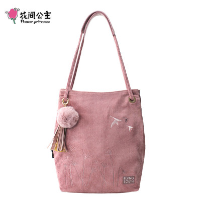 花间公主南飞单肩斜挎刺绣灯芯绒布文艺原创挂件流苏水桶布包女包