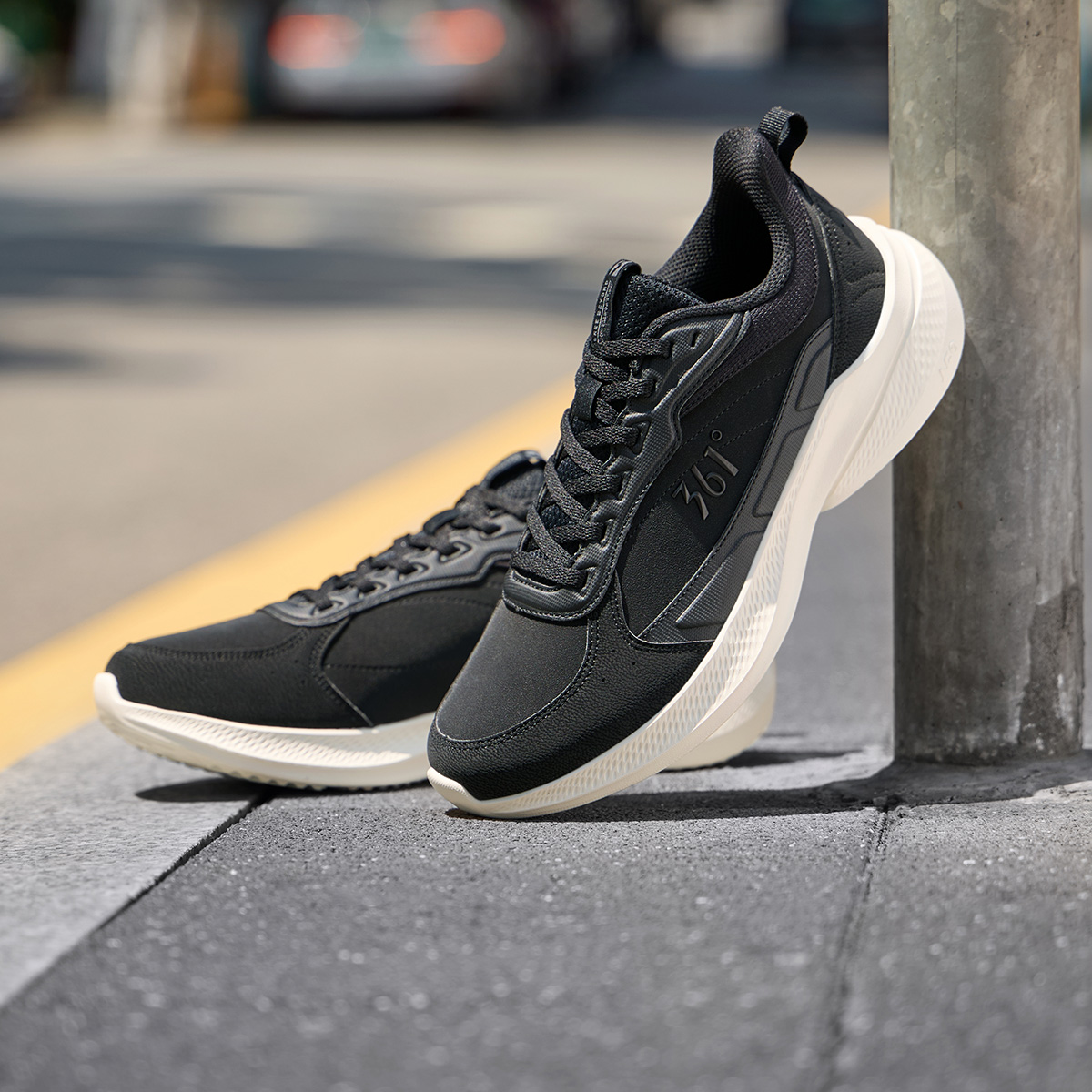 361°男鞋运动鞋新款全黑鞋子皮面舒适跑鞋轻便回弹跑步鞋男