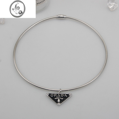 JiMi轻奢小众P家倒三角字母吊坠项圈ins风百搭高级感锁骨链choker颈链