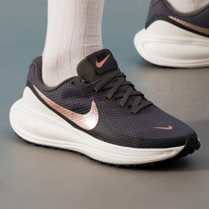 耐克(NIKE)女鞋新款REVOLUTION 8时尚潮流缓震透气公路健身跑步鞋HJ8485-200 ZP
