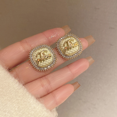 设计感闪钻字母耳钉轻奢高级感气质耳环新款2023时尚个性耳饰送女朋友老婆情人节七夕生日礼物