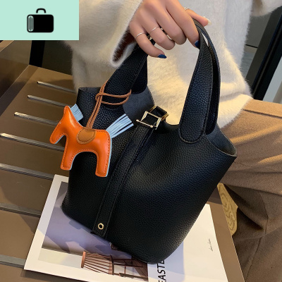 网红上新小包包女2020新款潮韩版百搭单肩手提时尚少女休闲水桶NEW LAKE女士单肩包