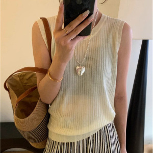 后背镂空冰丝针织衫女夏新款欧货设计感洋气露背纯色圆领短袖