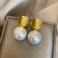 法式金属珍珠耳钉小众设计感时尚耳环女轻奢高级2025新款耳饰送女朋友老婆情人节七夕生日礼物