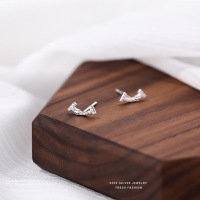 S999足银微笑脸镶钻弧形耳钉女简约可爱小巧mini时尚个性耳环代发送女朋友老婆情人节七夕生日礼物