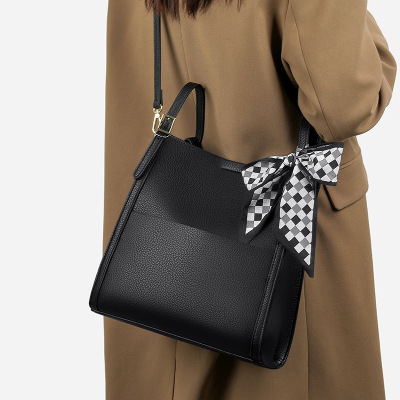 包包女士新款时尚潮单肩包质感软面上班通勤大容量斜挎包