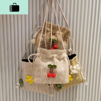 小包包女包2020新款潮时尚百搭编樱桃花朵水桶包单肩斜挎包学生NEW LAKE女斜挎包