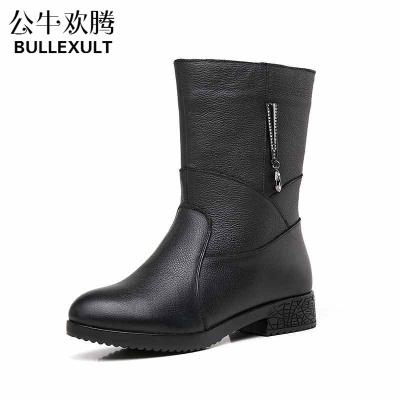 公牛欢腾2019秋冬季真皮中筒靴妈妈鞋软底平底女士皮靴保暖加绒女靴低跟马丁靴