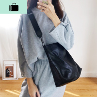 暗黑风2020新款韩版百搭水桶包宽带斜挎包大容量简约学生单肩包女NEW LAKE 黑色女斜挎包