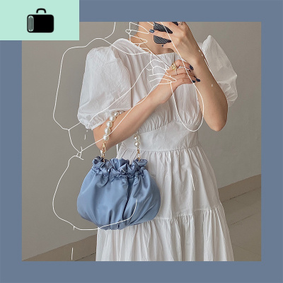 2020春夏新款蓝色丝绸珍珠手提包凹造型褶皱链条云朵包单肩斜挎包NEW LAKE 雾霾蓝