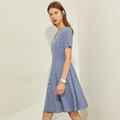 Amii极简法式V领波点茶歇裙连衣裙2020夏新款修身显瘦蓝色裙子女