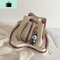 上新小包包女包2020新款潮韩版百搭宽带单肩斜挎包时尚休闲水桶包NEW LAKE女斜挎包