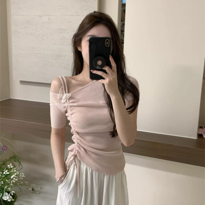 设计感立体蝴蝶斜领露肩短袖针织衫女夏季新款短款抽绳显瘦上衣潮