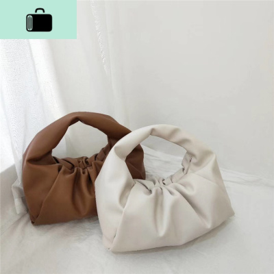 云朵包包女大容量牛角包2020新春款单肩斜挎手提包潮流褶皱女包NEW LAKE女斜挎包